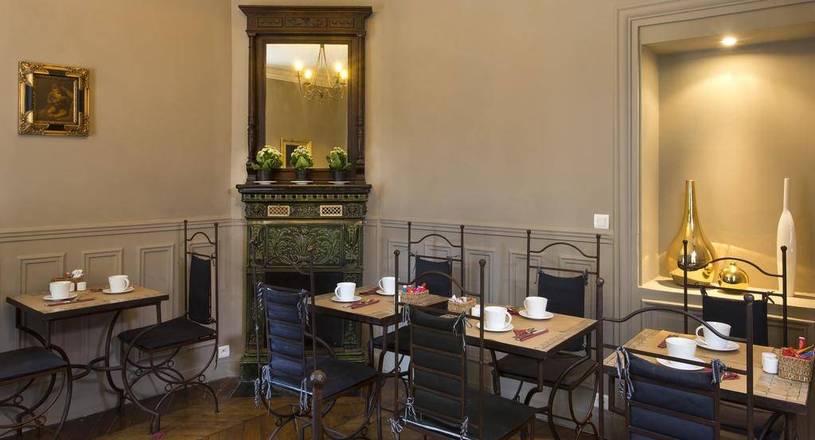 Hôtel De La Porte Dorée, Paris